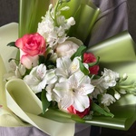 Утренняя роса: розовые розы и маттиола - Фотография 7