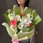 Утренняя роса: розовые розы и маттиола - Фотография 2