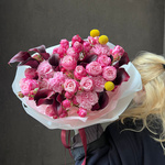 Гранатовое вино: чёрные каллы с кустовыми розами букет с бесплатной доставкой в Санкт- Петербурге - Фотография 3