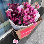 Дуобукет: чёрные каллы и кустовая пионовидная роза Бомбастик с доставкой в Санкт-Петербурге - Фотография 6