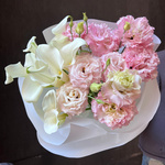 Дуобукет: белые каллы и розовый лизиантус с доставкой в Санкт-Петербурге - Фотография 3