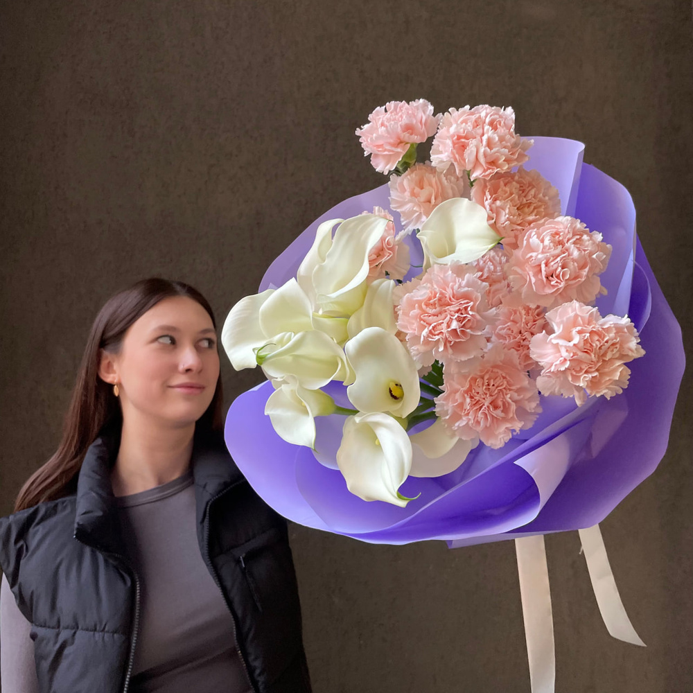 Дуобукет: белые каллы и кремовые диантусы с доставкой в Санкт-Петербурге