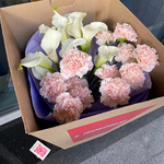 Дуобукет: белые каллы и кремовые диантусы с доставкой в Санкт-Петербурге - Фотография 5