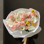 Кремовый торт: букет с белыми каллами и кустовыми розами с доставкой в Санкт-Петербурге - Фотография 5