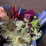 Бао: букет в корейском стиле с каллами и эрингиумом - Фотография 7