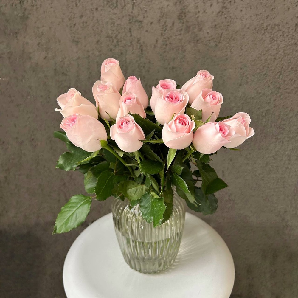 Фламенко: букет из кенийской розы 40 см, 15 цветков