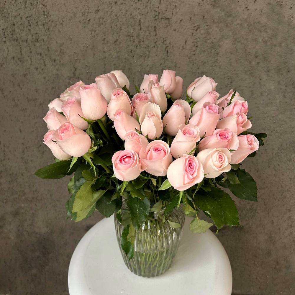 Фламенко: букет из кенийской розы 40 см, 51 цветок