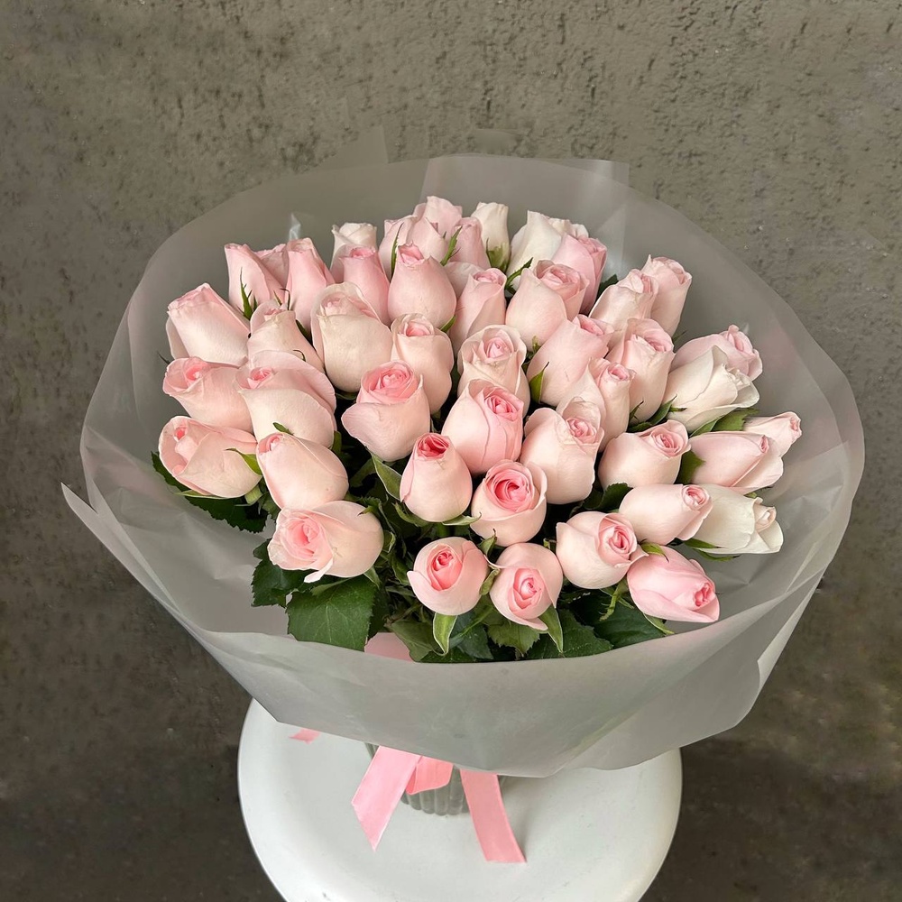 Фламенко: букет из кенийской розы 40 см, 51 цветок