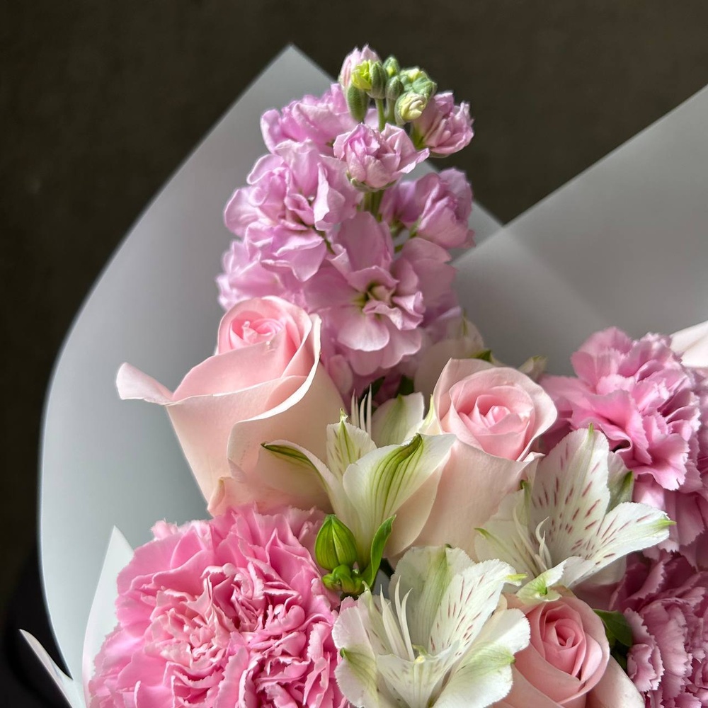 Цветочки для дочки: букет в розовых оттенках