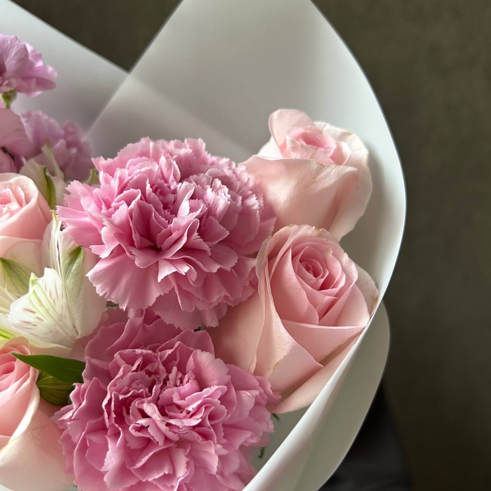 Цветочки для дочки: букет в розовых оттенках