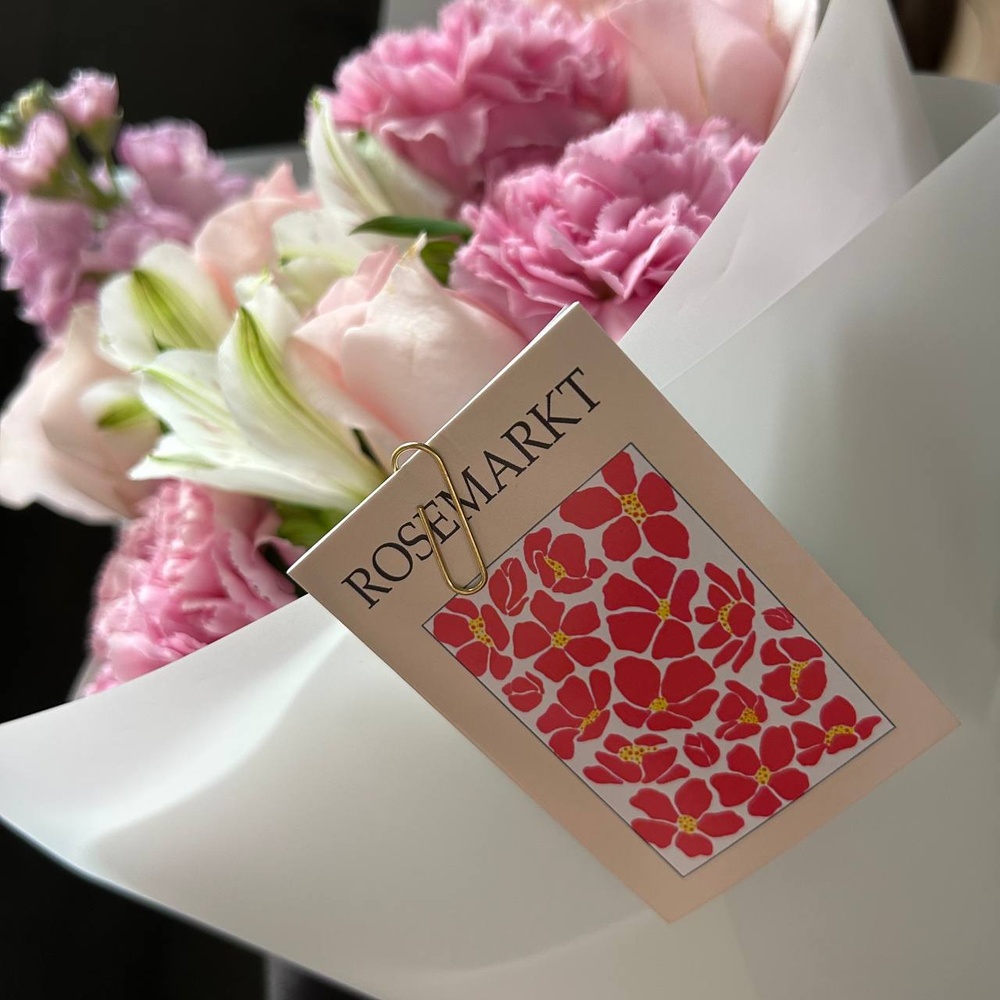 Цветочки для дочки: букет в розовых оттенках