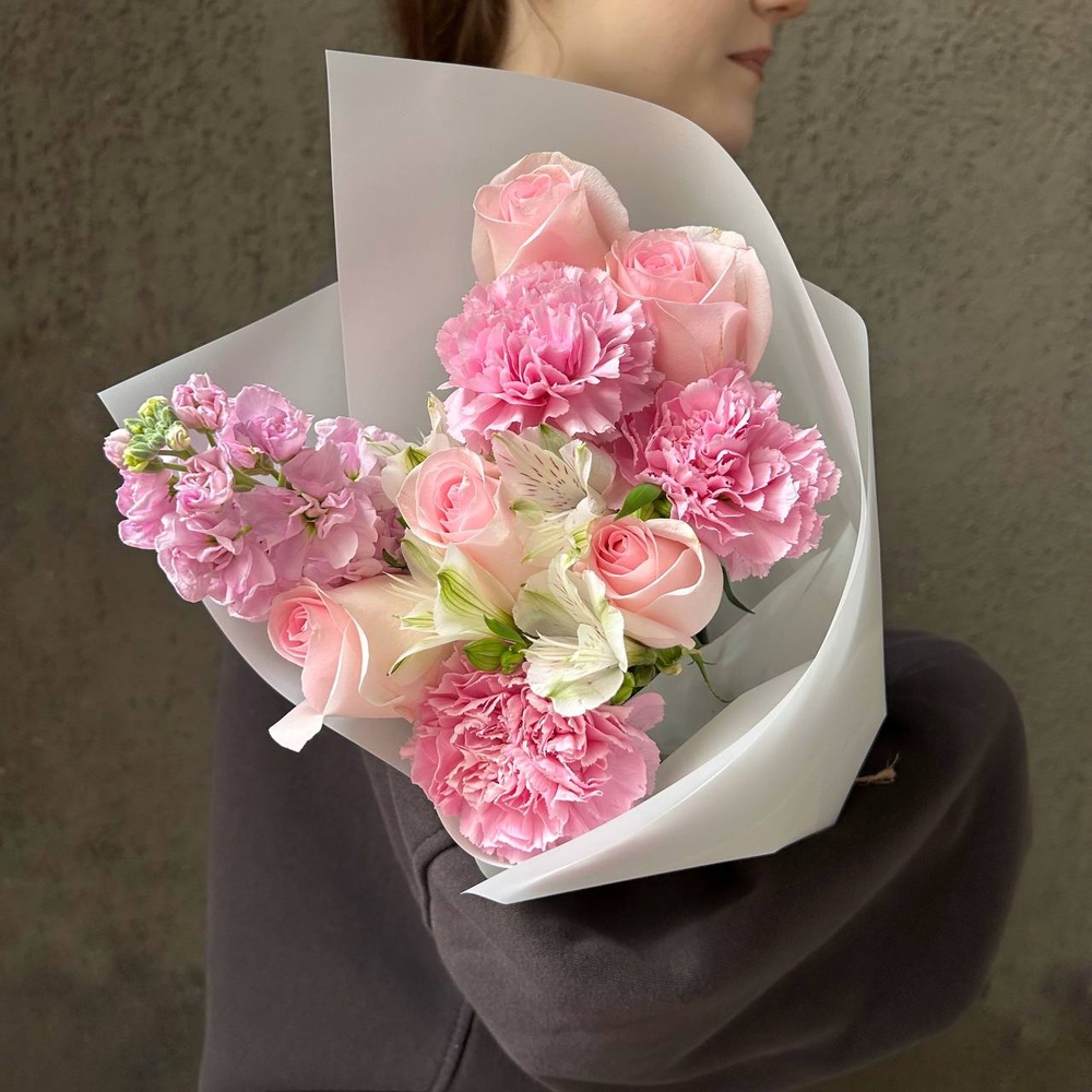 Цветочки для дочки: букет в розовых оттенках