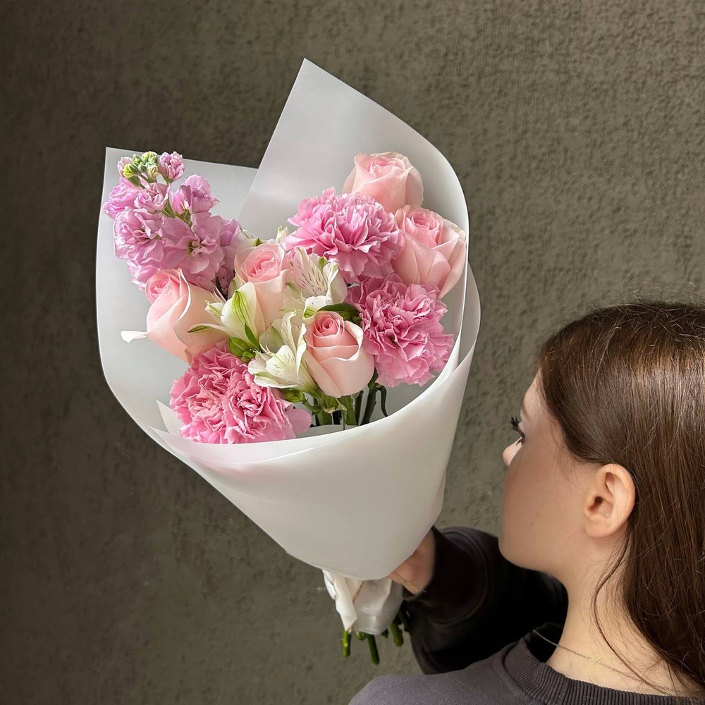 Цветочки для дочки: букет в розовых оттенках