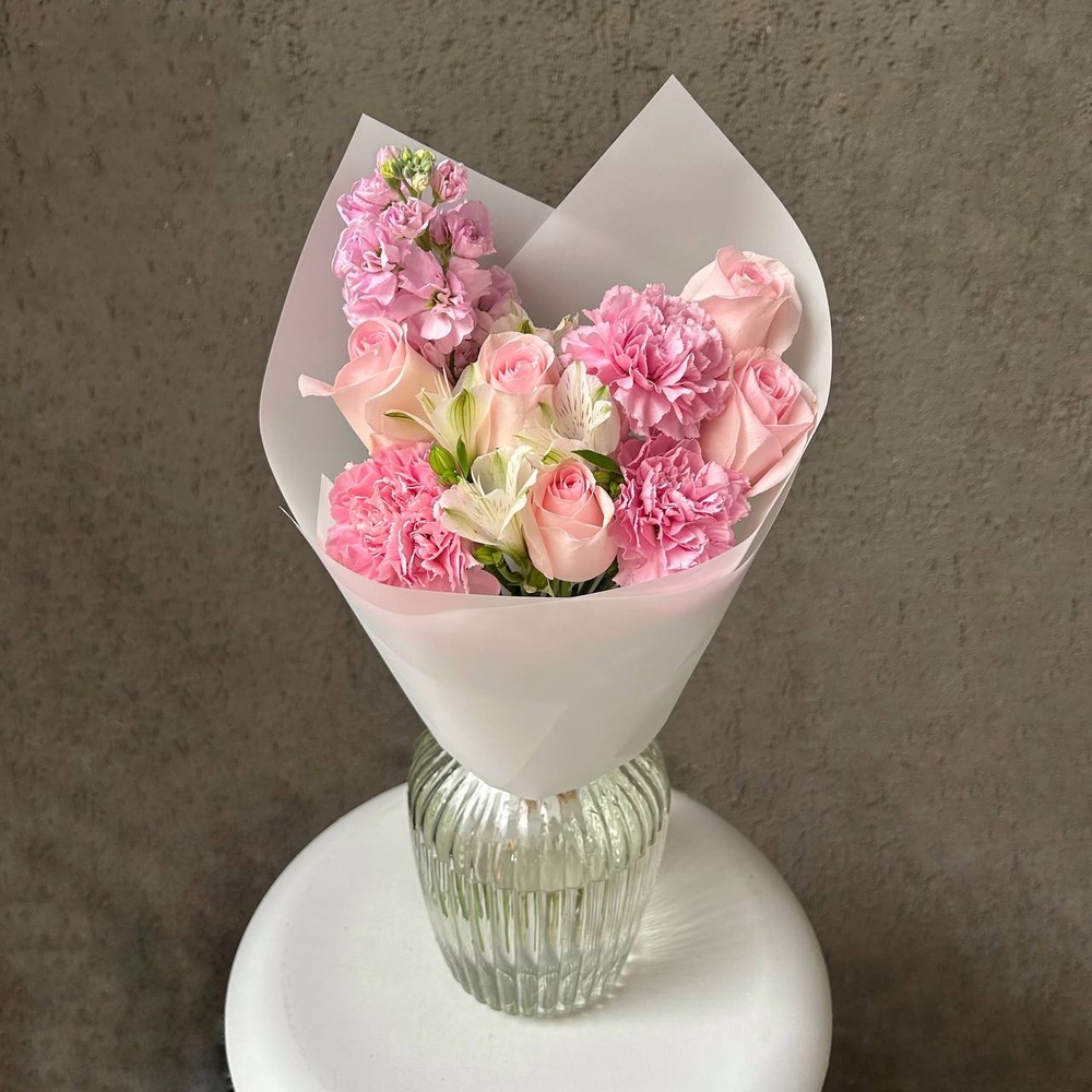 Цветочки для дочки: букет в розовых оттенках