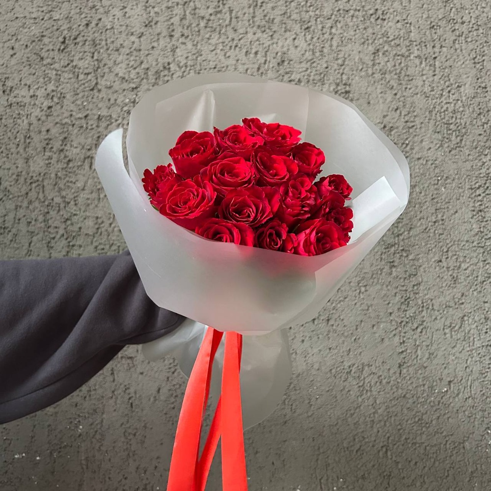 Алые уста: букет из красных кенийских роз 40 см, 15 цветков