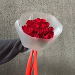 Алые уста: букет из красных кенийских роз 40 см, 15 цветков - Фотография 9