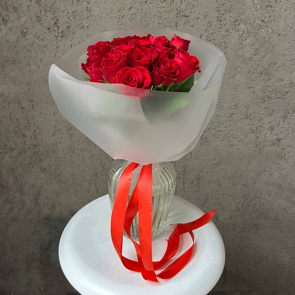 Алые уста: букет из красных кенийских роз 40 см, 15 цветков