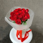 Алые уста: букет из красных кенийских роз 40 см, 15 цветков - Фотография 5