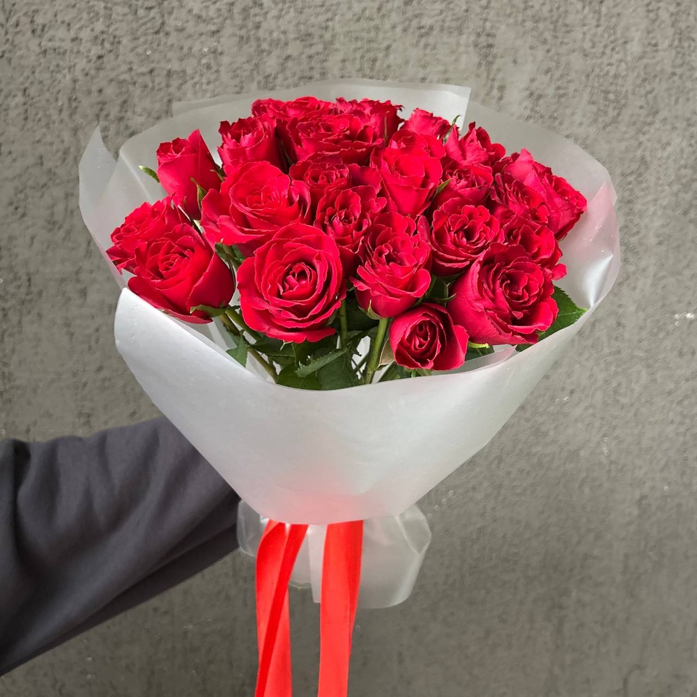 Алые уста: букет из красных кенийских роз 40 см, 25 цветков