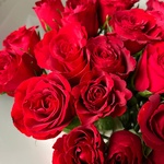 Алые уста: букет из красных кенийских роз 40 см, 25 цветков - Фотография 7