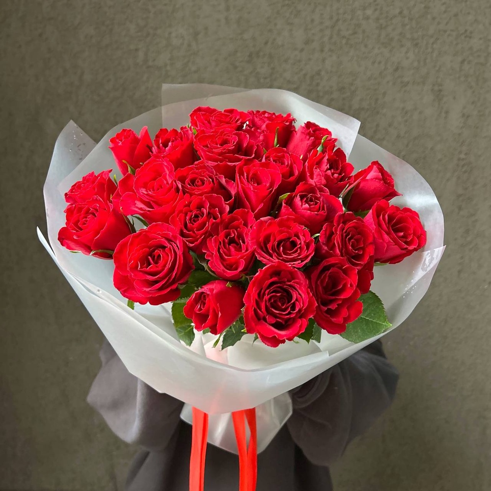 Алые уста: букет из красных кенийских роз 40 см, 25 цветков