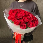 Алые уста: букет из красных кенийских роз 40 см, 51 цветок - Фотография 9