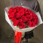 Алые уста: букет из красных кенийских роз 40 см, 51 цветок - Фотография 2