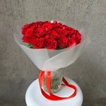 Алые уста: букет из красных кенийских роз 40 см, 51 цветок - Фотография 5