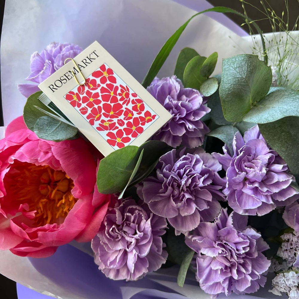 Черничный фраппе: пион и волшебные гвоздики