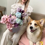 По следам: шляпная коробка с фактурной розой Фейт, каллами и диантусами + ИГРУШКА ДЛЯ СОБАКИ В ПОДАРОК! - Фотография 4