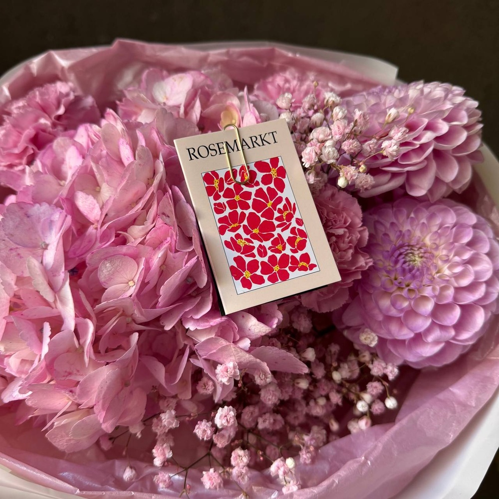 Розовый диплом: авторский букет с гортензией