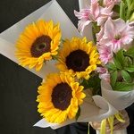 В саду собрал: авторский букет с подсолнухами и гладиолусами - Фотография 6