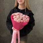 Букет для первоклассника: кустовые розы в стильной упаковке - Фотография 3