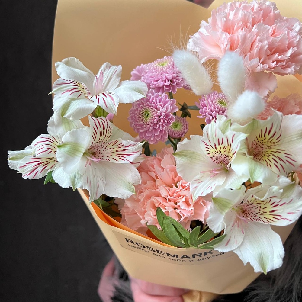 Ты в каждой мысли: альстромерия и стойкие диантусы