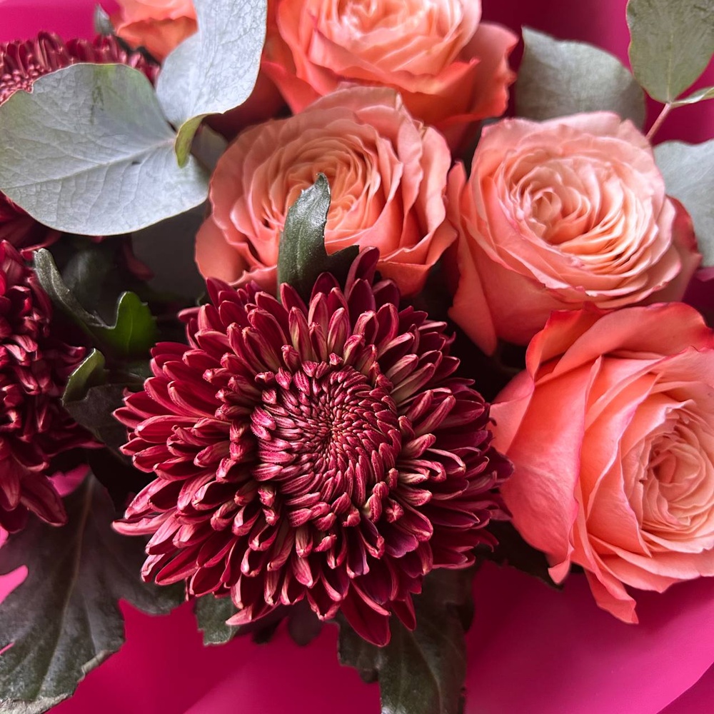 Дуобукет: хризантемы и роза Кахала