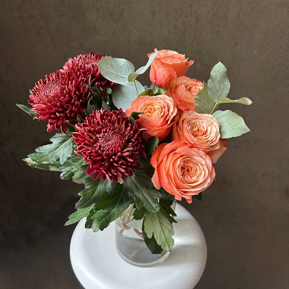 Дуобукет: хризантемы и роза Кахала