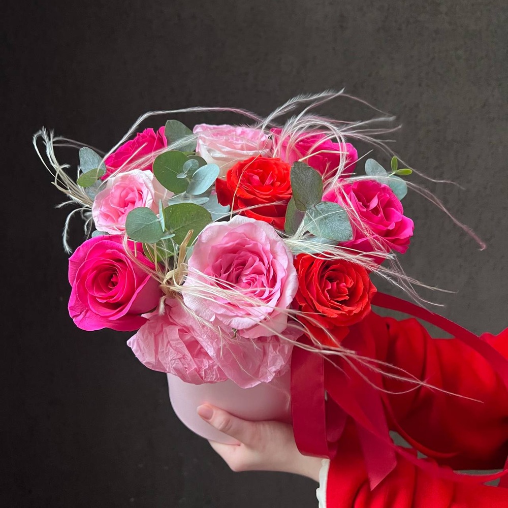 Шляпная коробка недели : букет по акции с доставкой по Санкт-Петербургу Шляпная коробка недели : букет по акции с доставкой по Санкт-Петербургу