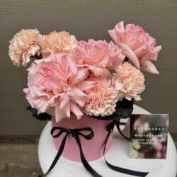 Букет «Шляпная Коробка Недели «Сладкое кокетство»» Букет «Шляпная Коробка Недели «Сладкое кокетство»»