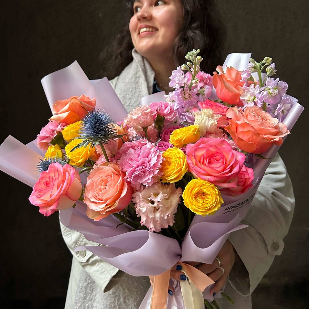 Хихоньки да Хахоньки: букет кружащих голову цветов + аквабокс и коробка-переноска