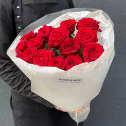 Букет «Цветы 15 красных роз с доставкой по СПб от Розмаркта»