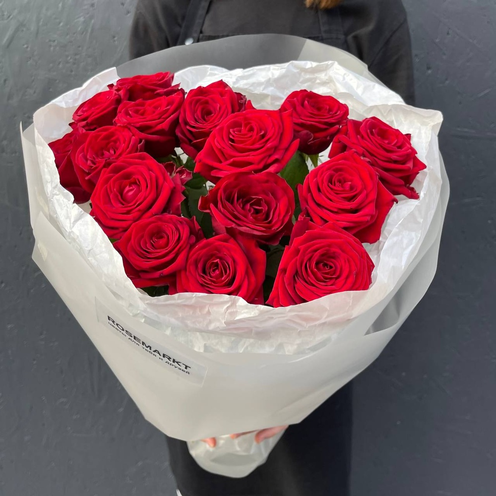 Цветы 15 красных роз с доставкой по СПб от Розмаркта