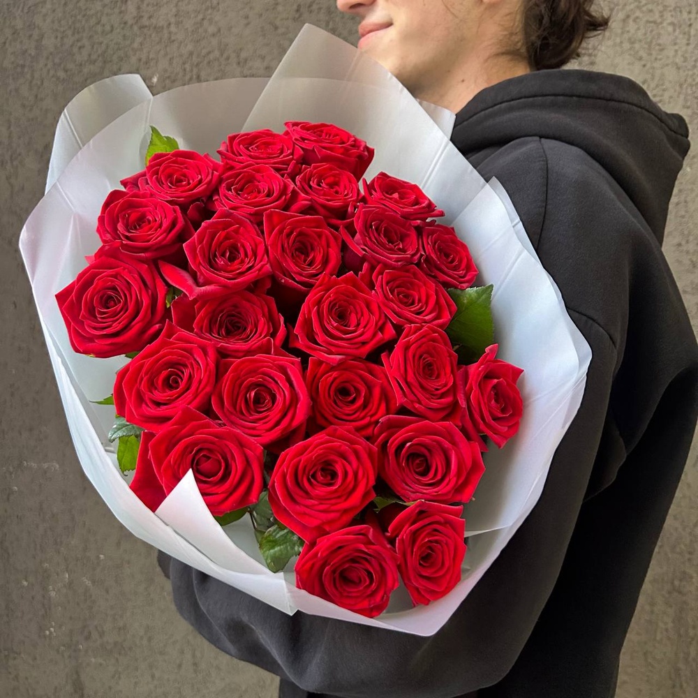 Цветы 25 красных роз с доставкой по СПб от Розмаркт