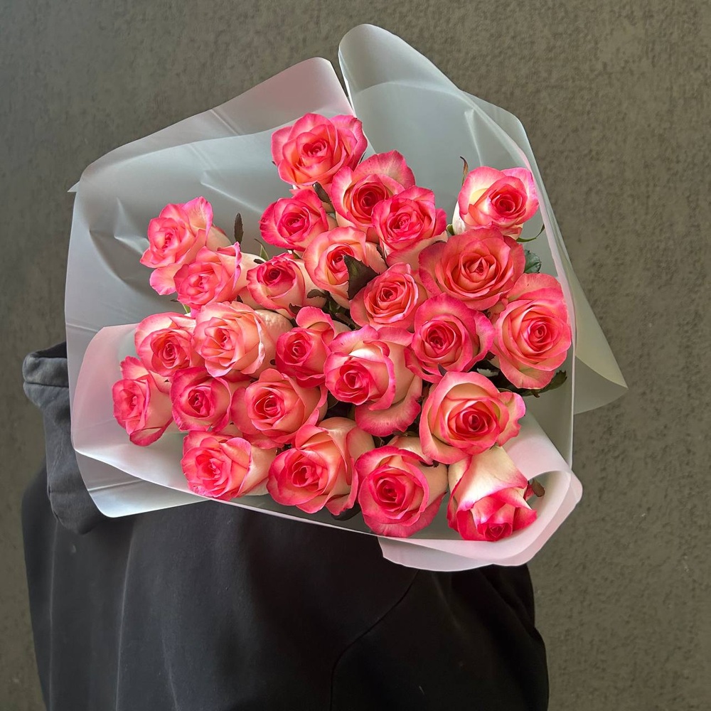 Цветы 25 розовых роз с доставкой по СПб от Розмаркт
