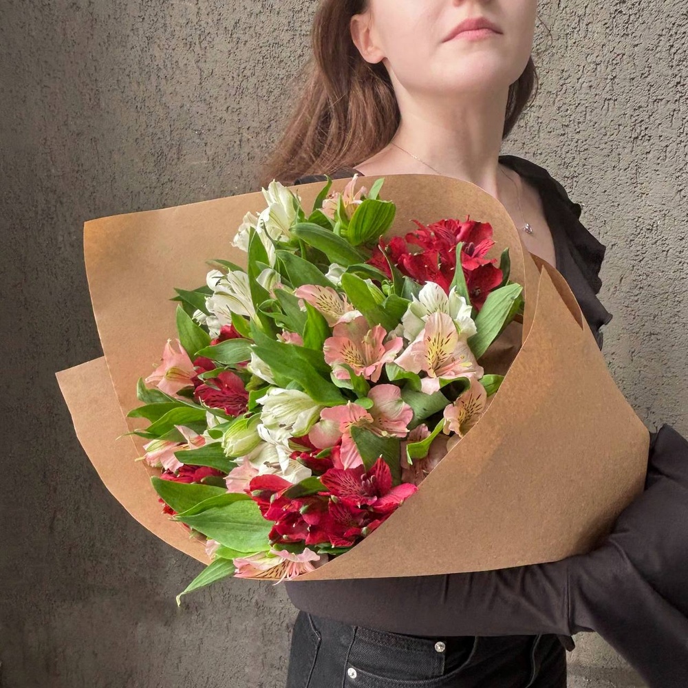 Цветы 15 альстромерий микс с доставкой по СПб от Розмаркта