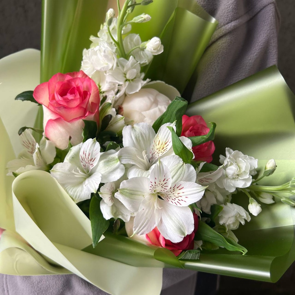 Цветы, маттиола, альстромерия и розы с доставкой в СПб от Розмаркта