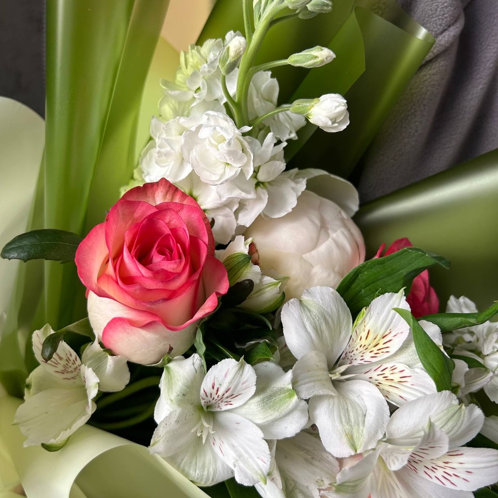 Цветы, маттиола, альстромерия и розы с доставкой в СПб от Розмаркта