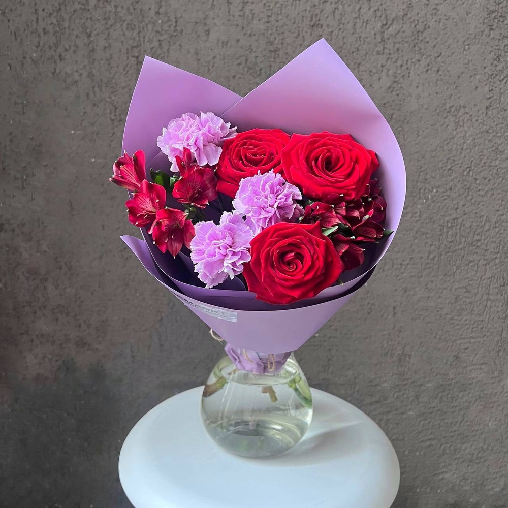 Цветы, альстромерия, розы и диантусы с доставкой в СПб от Розмаркта