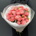 Сливочный вензель: пионовидные розы в лаконичной упаковке  - Фотография 1