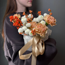 Букет «Шляпная Коробка Недели «в 4 утра»» Букет «Шляпная Коробка Недели «в 4 утра»»