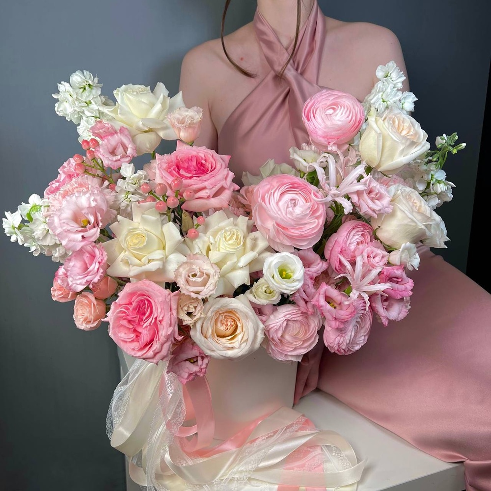 Боска: цветы в шляпной коробке за 36990